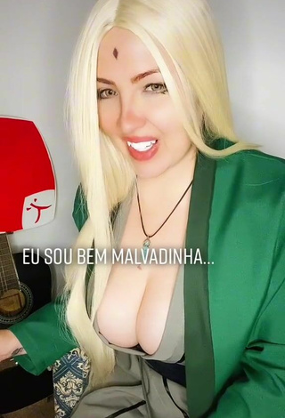 3. Sexy Luanagauchaoficial Shows Cleavage