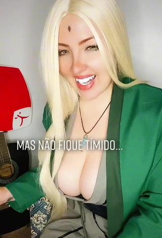 4. Sexy Luanagauchaoficial Shows Cleavage