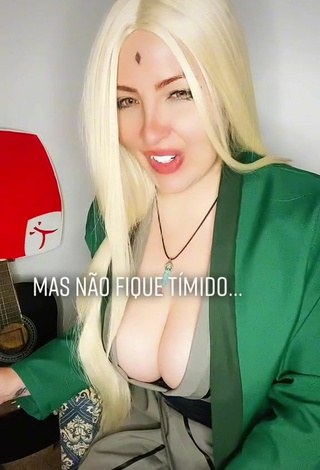 5. Sexy Luanagauchaoficial Shows Cleavage