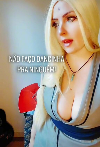 3. Luanagauchaoficial Demonstrates Sexy Cleavage