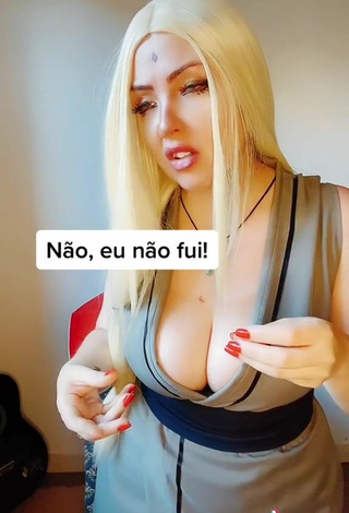 4. Luanagauchaoficial Shows her Nice Cleavage