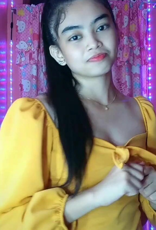 Sexy Princess Malto in Yellow Dress