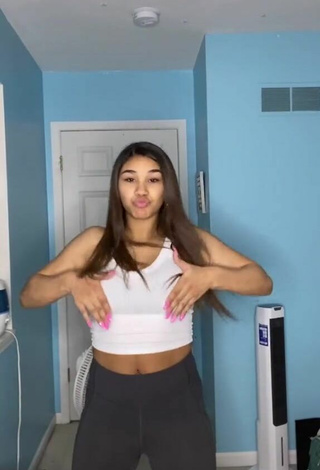 2. Hottie Makayla Marley in White Crop Top and Bouncing Boobs