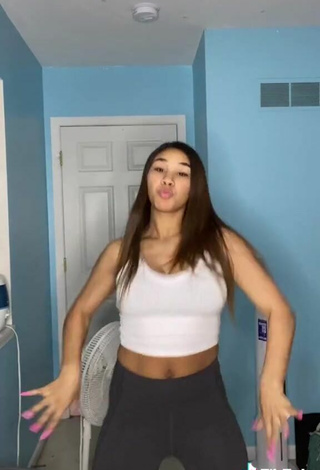 5. Hottie Makayla Marley in White Crop Top and Bouncing Boobs