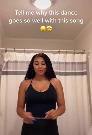 2. Cute Makayla Marley Shows Cleavage in Black Crop Top and Bouncing Tits