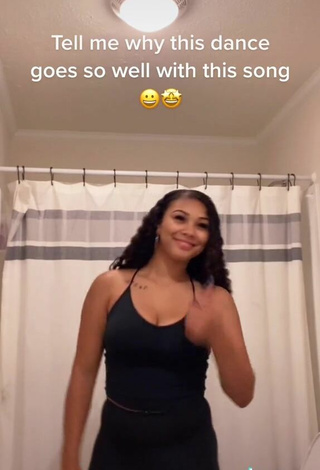 3. Cute Makayla Marley Shows Cleavage in Black Crop Top and Bouncing Tits