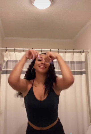 6. Cute Makayla Marley Shows Cleavage in Black Crop Top and Bouncing Tits