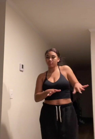 1. Sexy Makayla Marley Shows Cleavage in Black Crop Top and Bouncing Boobs