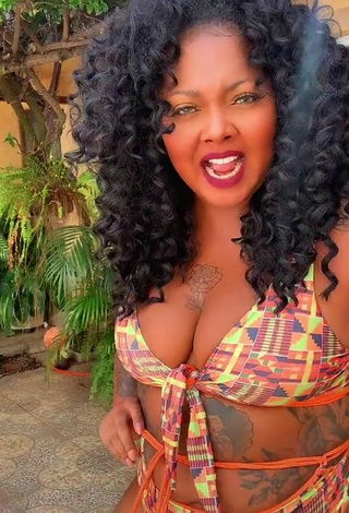 2. Sweetie Manu Mendes Shows Cleavage in Bikini and Bouncing Breasts