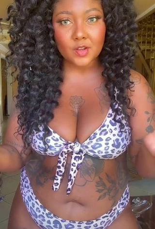 4. Hot Manu Mendes Shows Cleavage in Leopard Bikini and Bouncing Breasts