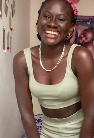 3. Sexy Marta_gueye Shows Cleavage in Olive Crop Top