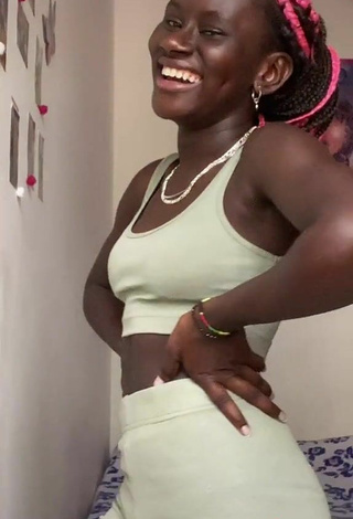 4. Sexy Marta_gueye Shows Cleavage in Olive Crop Top
