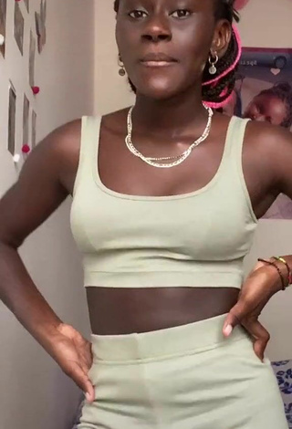 5. Sexy Marta_gueye Shows Cleavage in Olive Crop Top