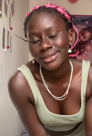 6. Sexy Marta_gueye Shows Cleavage in Olive Crop Top