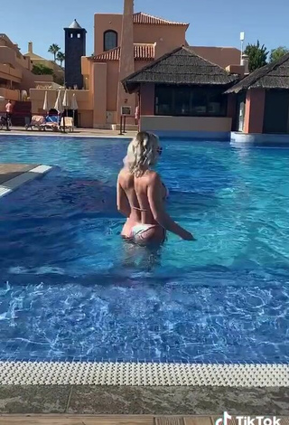 6. Adorable Maria Shows Butt at the Swimming Pool