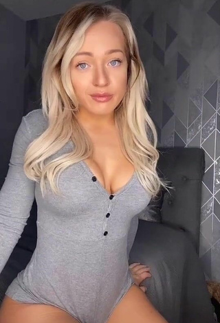 4. Sexy Maria Shows Cleavage in Grey Overall