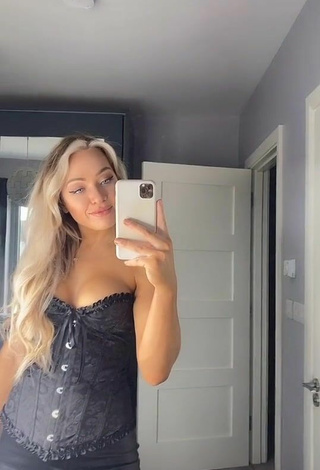 3. Hot Maria Shows Cleavage in Black Corset