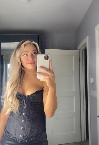 4. Hot Maria Shows Cleavage in Black Corset