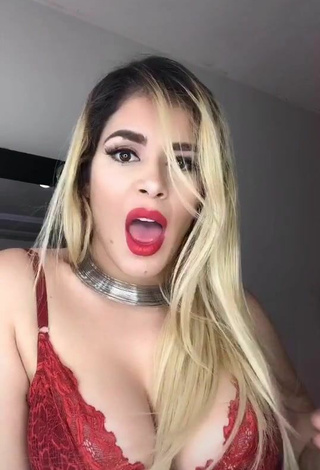 4. Sexy Mayra Jaime Maldonado Shows Cleavage in Red Bra