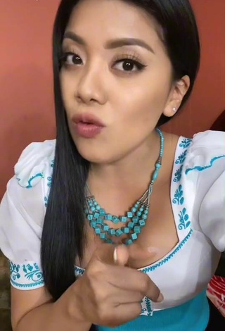 2. Sexy Meliza Yumisaca Shows Cleavage in Top
