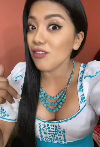 5. Sexy Meliza Yumisaca Shows Cleavage in Top