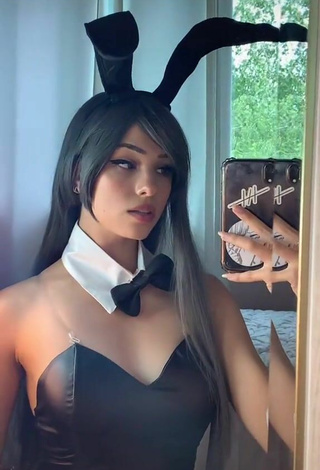 3. Sexy Mimi Shows Cosplay