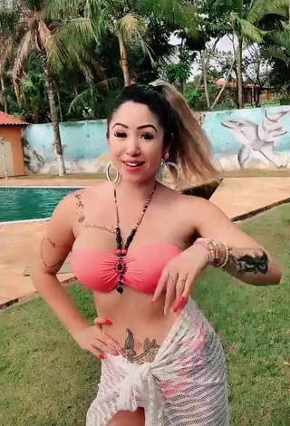 3. Hot Naiara Coelho in Pink Bikini at the Pool