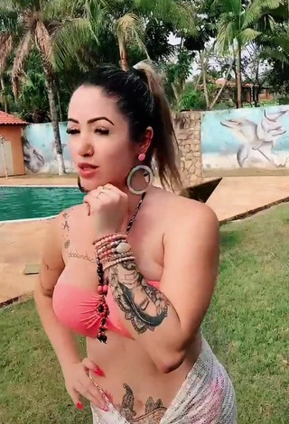 5. Hot Naiara Coelho in Pink Bikini at the Pool