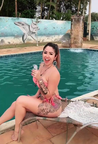2. Sexy Naiara Coelho in Pink Bikini at the Swimming Pool