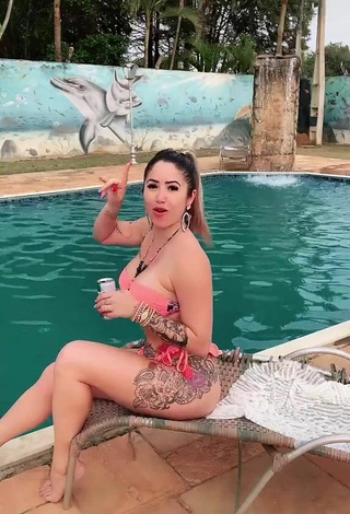 5. Sexy Naiara Coelho in Pink Bikini at the Swimming Pool