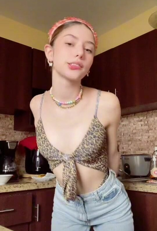 2. Sexy Paula Dobles Shows Cleavage in Leopard Crop Top