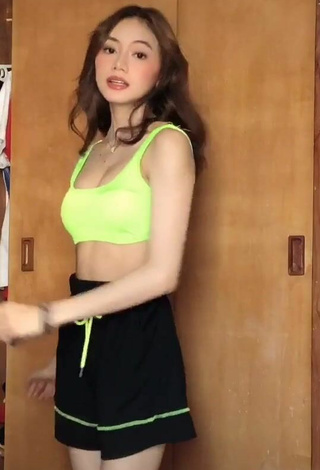 4. Amazing Paulaxdrea Shows Cleavage in Hot Lime Green Sport Bra and Bouncing Boobs
