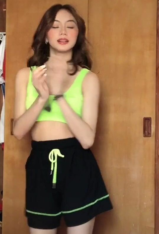 5. Amazing Paulaxdrea Shows Cleavage in Hot Lime Green Sport Bra and Bouncing Boobs