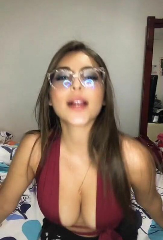 Beautiful Pau Shows Cleavage in Sexy Red Crop Top