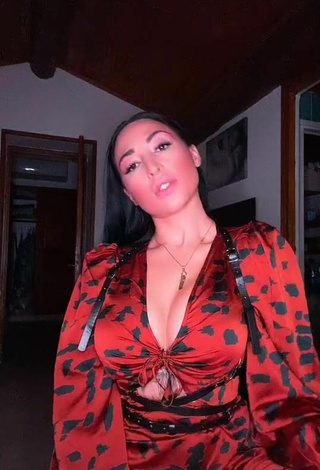 Lovely Pocahontasmaria Shows Cleavage in Dress