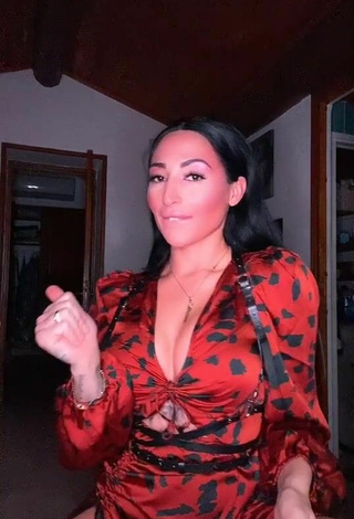 3. Lovely Pocahontasmaria Shows Cleavage in Dress