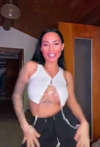 3. Pocahontasmaria Shows Cleavage in Alluring White Crop Top and Bouncing Boobs