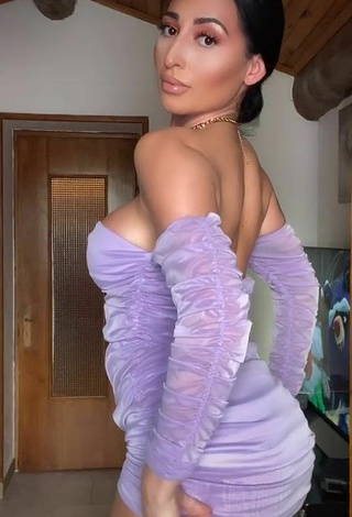 Gorgeous Pocahontasmaria Shows Cleavage in Alluring Purple Dress