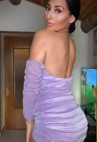 4. Gorgeous Pocahontasmaria Shows Cleavage in Alluring Purple Dress