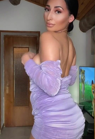 5. Gorgeous Pocahontasmaria Shows Cleavage in Alluring Purple Dress