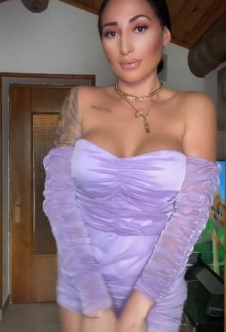 6. Gorgeous Pocahontasmaria Shows Cleavage in Alluring Purple Dress