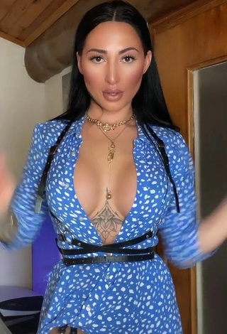 Seductive Pocahontasmaria Shows Cleavage in Floral Dress and Bouncing Breasts