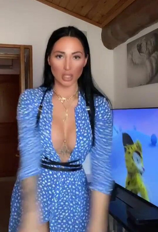 4. Hottie Pocahontasmaria Shows Cleavage in Floral Dress and Bouncing Tits