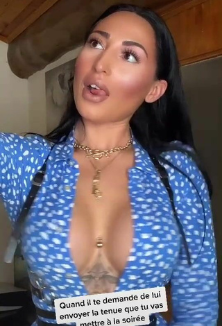 2. Beautiful Pocahontasmaria Shows Cleavage in Sexy Floral Dress
