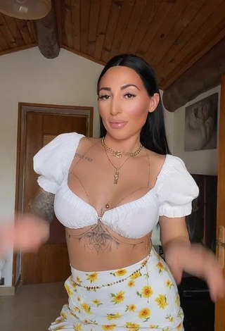 4. Dazzling Pocahontasmaria in Inviting White Crop Top and Bouncing Tits