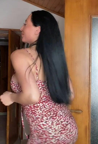 2. Sexy Pocahontasmaria Shows Cleavage in Floral Dress