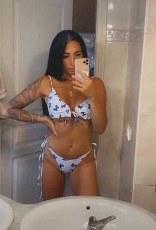 2. Sexy Pocahontasmaria Shows Cleavage in Bikini