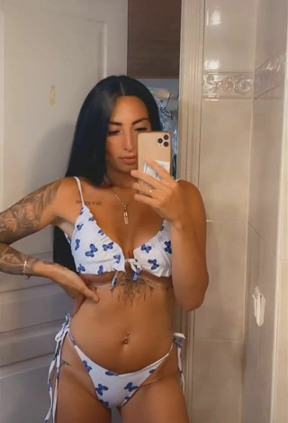 5. Sexy Pocahontasmaria Shows Cleavage in Bikini