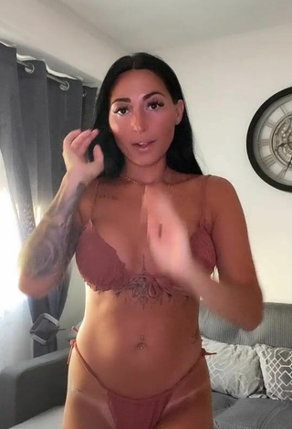 Beautiful Pocahontasmaria Shows Cleavage in Sexy Brown Bikini