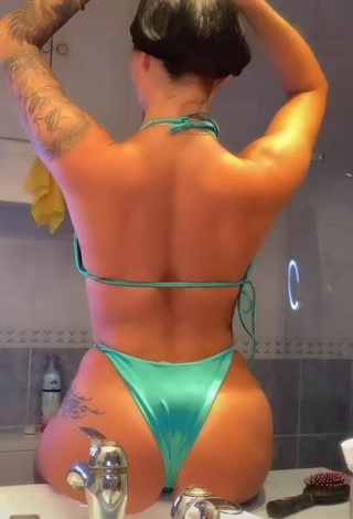 Sweetie Pocahontasmaria Shows Butt